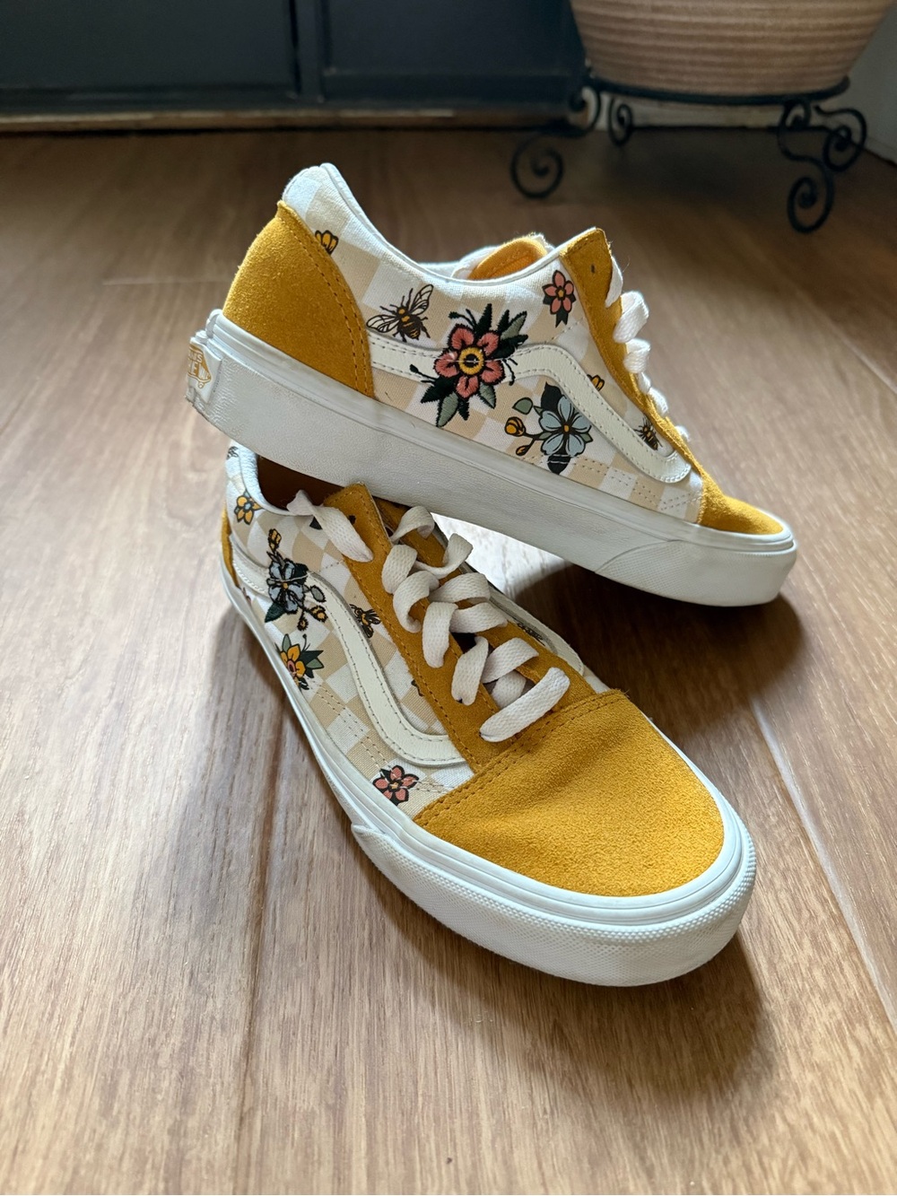Vans Old Skool Cottage Check Floral Bee Skate Shoes